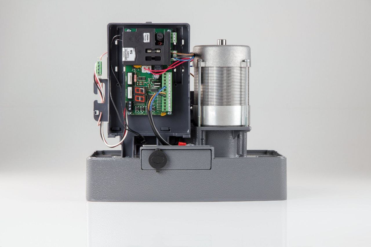 Moovy 2000 kg Sliding Gate Opener - gallery image