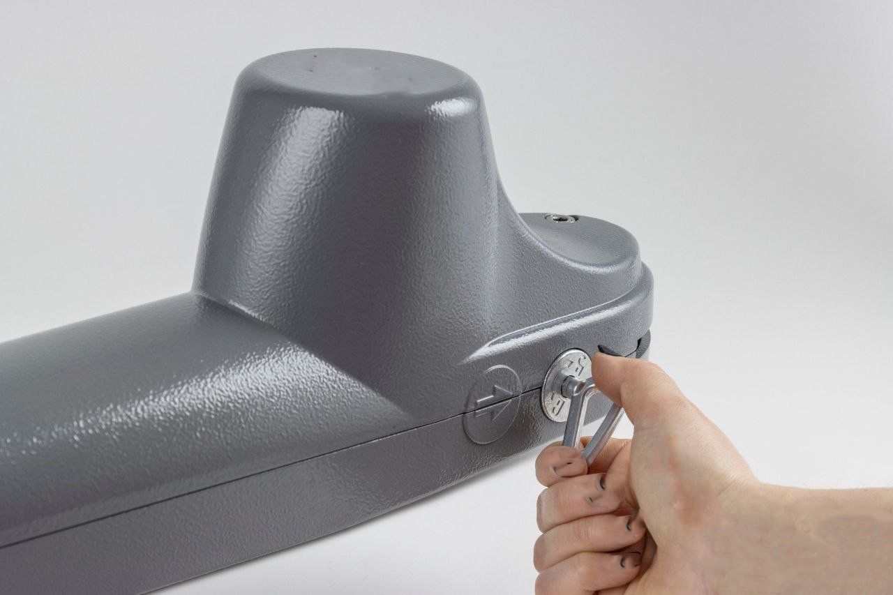 Rotello R400 Heavy-Duty Swing Gate Opener - gallery image