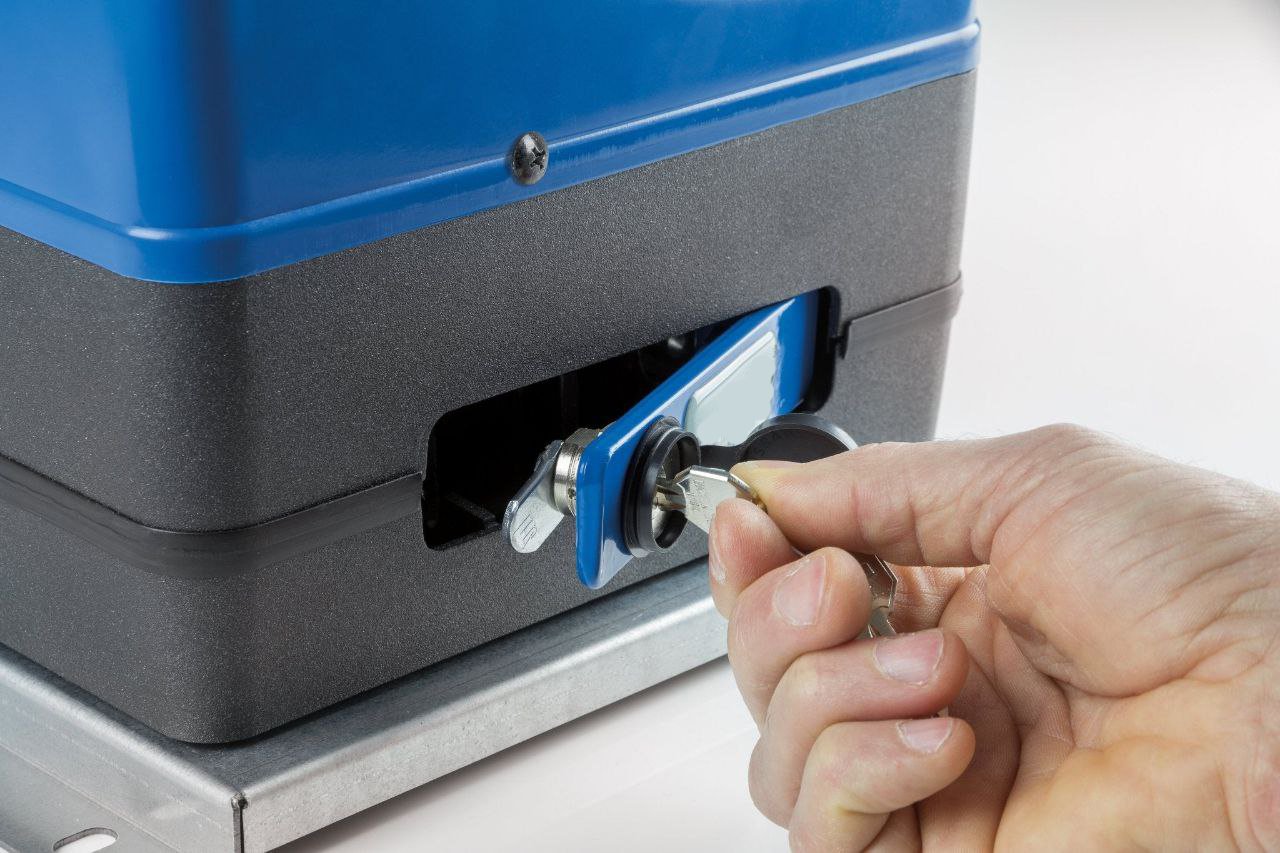 600kg Sliding Gate Opener - gallery image